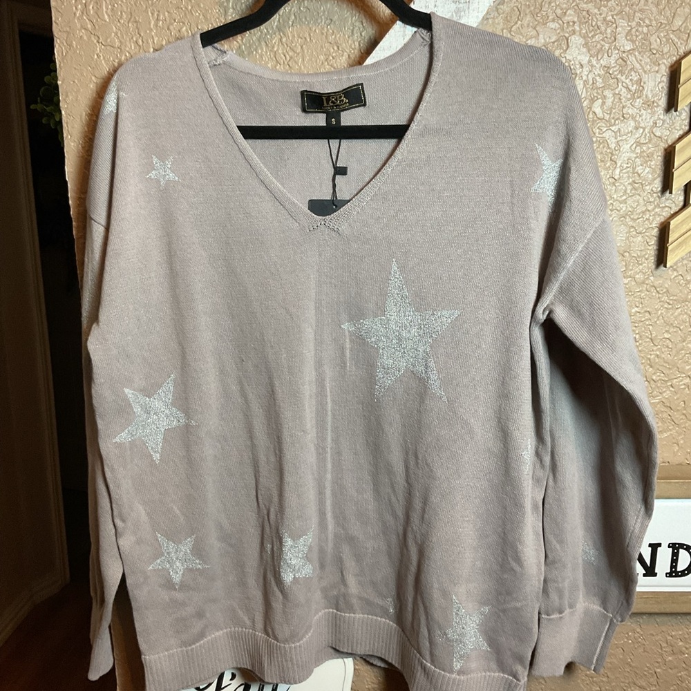 L&B Gray V-Neck Sweater with Silver Stars Women’s Size Small NWT